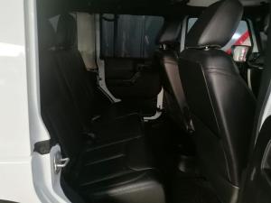 Jeep Wrangler Unlimited 3.6L Polar Edition - Image 15