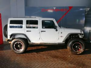 Jeep Wrangler Unlimited 3.6L Polar Edition - Image 4