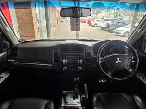 Mitsubishi Pajero 3-door 3.2DI-D GLS - Image 6