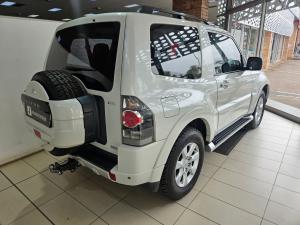 Mitsubishi Pajero 3-door 3.2DI-D GLS - Image 2