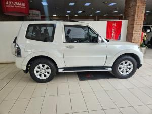 Mitsubishi Pajero 3-door 3.2DI-D GLS - Image 3