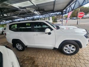 Toyota Land Cruiser 300 3.3D GX-R - Image 3