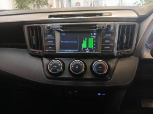 Toyota RAV4 2.0 GX auto - Image 13