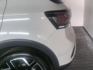 Volkswagen T-CROSS 1.0 TSI R-LINE DSG - Image 11