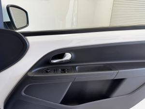Volkswagen Move UP! 1.0 3-Door - Image 11