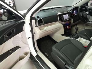 Mahindra XUV300 1.2T - Image 18