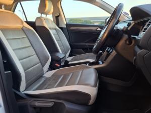 Volkswagen T-Roc 2.0TSI 140kW 4Motion Design - Image 9