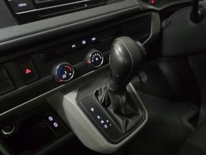 Volkswagen Transporter 2.0TDI Kombi SWB Trendline auto - Image 15