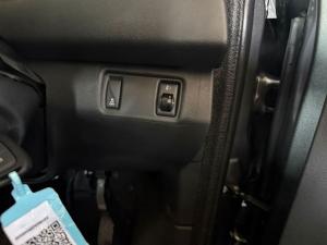 Nissan Magnite 1.0 Visia auto - Image 16