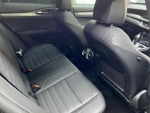 Alfa Romeo Stelvio 2.0T Veloce Q4 - Image 10