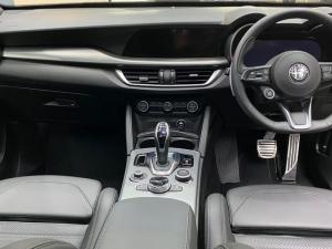 Alfa Romeo Stelvio 2.0T Veloce Q4 - Image 11