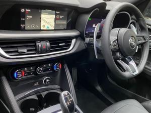 Alfa Romeo Stelvio 2.0T Veloce Q4 - Image 20
