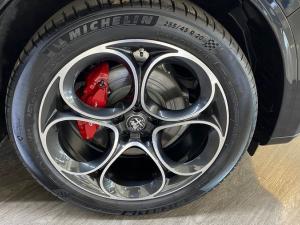 Alfa Romeo Stelvio 2.0T Veloce Q4 - Image 5