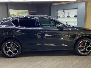 Alfa Romeo Stelvio 2.0T Veloce Q4 - Image 7