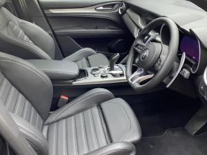 Alfa Romeo Stelvio 2.0T Veloce Q4 - Image 9