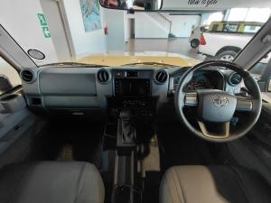 Toyota Land Cruiser 76 2.8GD-6 station wagon VX - Image 6