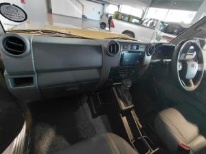 Toyota Land Cruiser 76 2.8GD-6 station wagon VX - Image 7