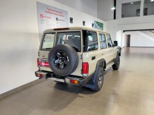 Toyota Land Cruiser 76 2.8GD-6 station wagon VX - Image 2