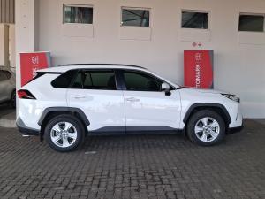 Toyota RAV4 2.0 GX auto - Image 3