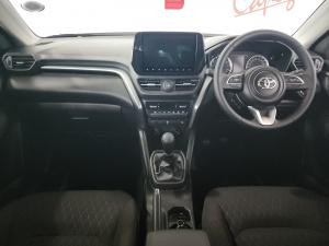 Toyota Urban Cruiser 1.5 XR manual - Image 6