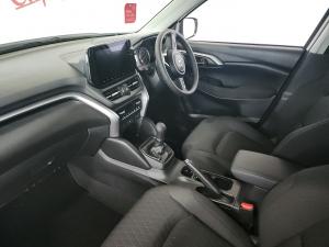 Toyota Urban Cruiser 1.5 XR manual - Image 7