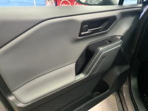 Toyota RAV4 2.0 VX - Image 11