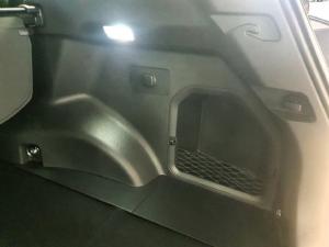 Toyota RAV4 2.0 VX - Image 13