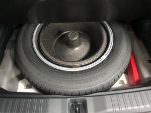 Toyota RAV4 2.0 VX - Image 14