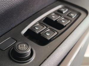 Mahindra XUV700 2.0T AX5 - Image 25