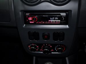 Nissan NP200 1.6i - Image 13