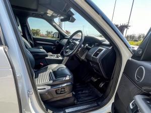 Land Rover Discovery D300 R-Dynamic SE - Image 11