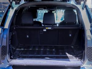 Land Rover Discovery D300 R-Dynamic SE - Image 13