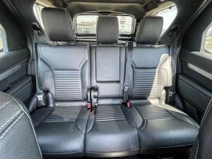 Land Rover Discovery D300 R-Dynamic SE - Image 5