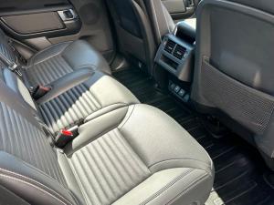 Land Rover Discovery D300 R-Dynamic SE - Image 5