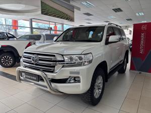 Toyota Land Cruiser 200 4.5D-4D V8 VX-R - Image 9