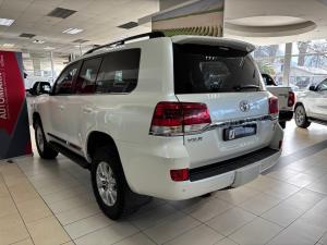 Toyota Land Cruiser 200 4.5D-4D V8 VX-R - Image 10