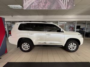 Toyota Land Cruiser 200 4.5D-4D V8 VX-R - Image 3