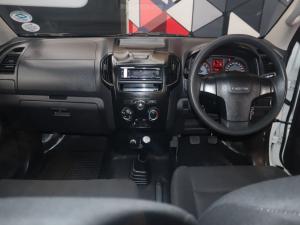 Isuzu D-Max Gen 6 250 single cab Fleetside safety - Image 6