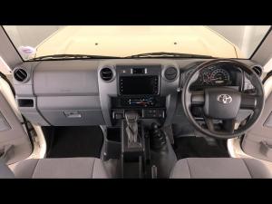 Toyota Land Cruiser 79 2.8GD-6 double cab auto - Image 6
