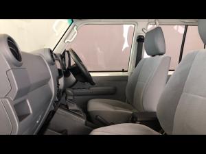 Toyota Land Cruiser 79 2.8GD-6 double cab auto - Image 7