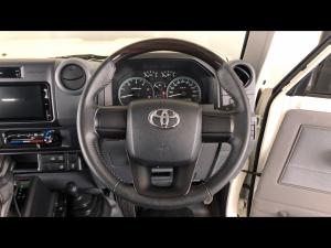 Toyota Land Cruiser 79 2.8GD-6 double cab auto - Image 8