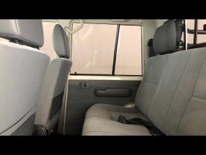 Toyota Land Cruiser 79 2.8GD-6 double cab auto - Image 11