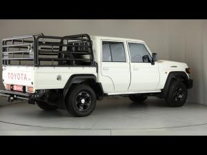 Toyota Land Cruiser 79 2.8GD-6 double cab auto - Image 2