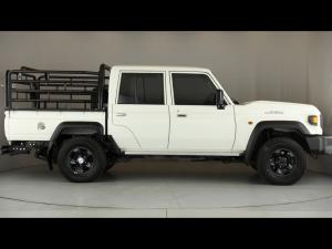 Toyota Land Cruiser 79 2.8GD-6 double cab auto - Image 3