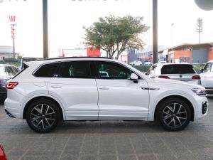 Volkswagen Touareg V6 TDI Executive R-Line - Image 11