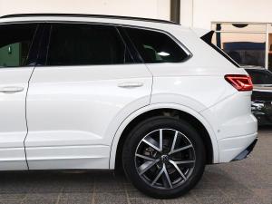 Volkswagen Touareg V6 TDI Executive R-Line - Image 19