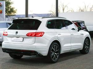Volkswagen Touareg V6 TDI Executive R-Line - Image 9
