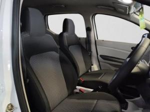 Renault Triber 1.0 Evolution - Image 14