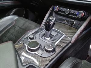 Alfa Romeo Stelvio Quadrifoglio Q4 Race Edition - Image 18