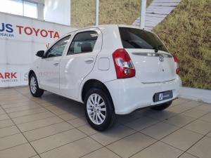 Toyota Etios hatch 1.5 Sprint - Image 17